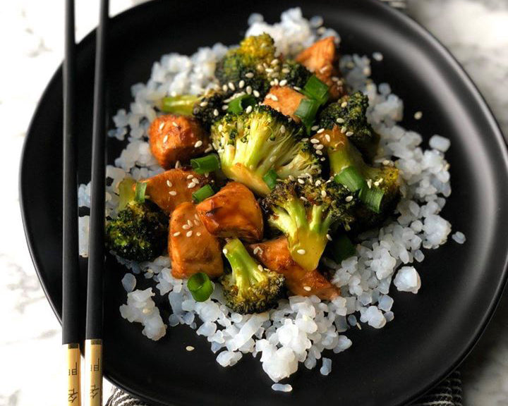 Ginger Chicken and Broccoli Stir Fry with Low-Carb Rice