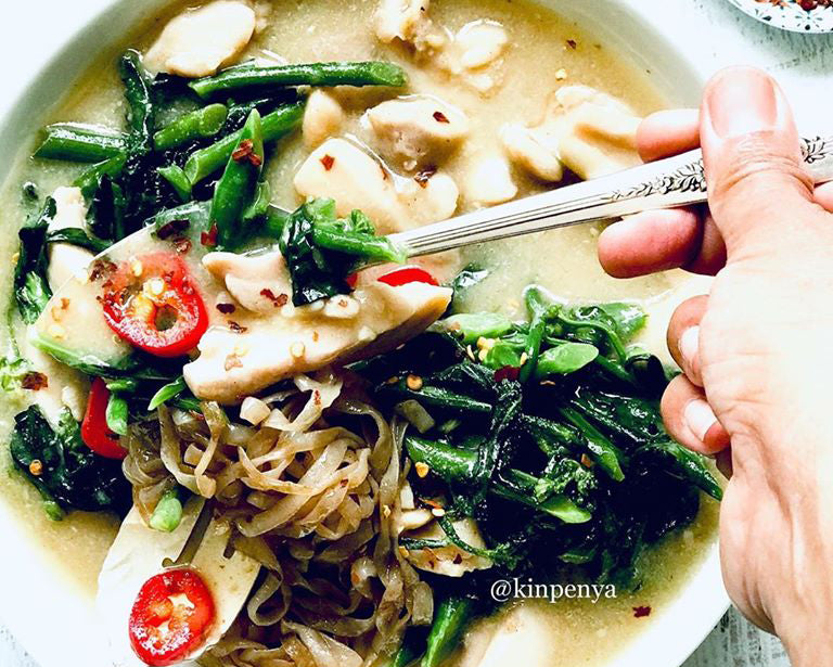 Noodles in Gravy (Rad Na)